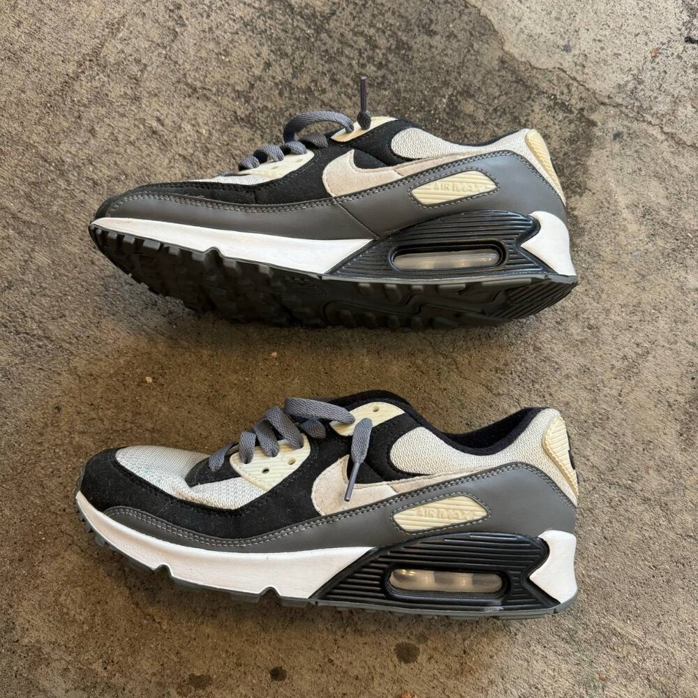 Nike Air Max Sneaker in Black/Grey